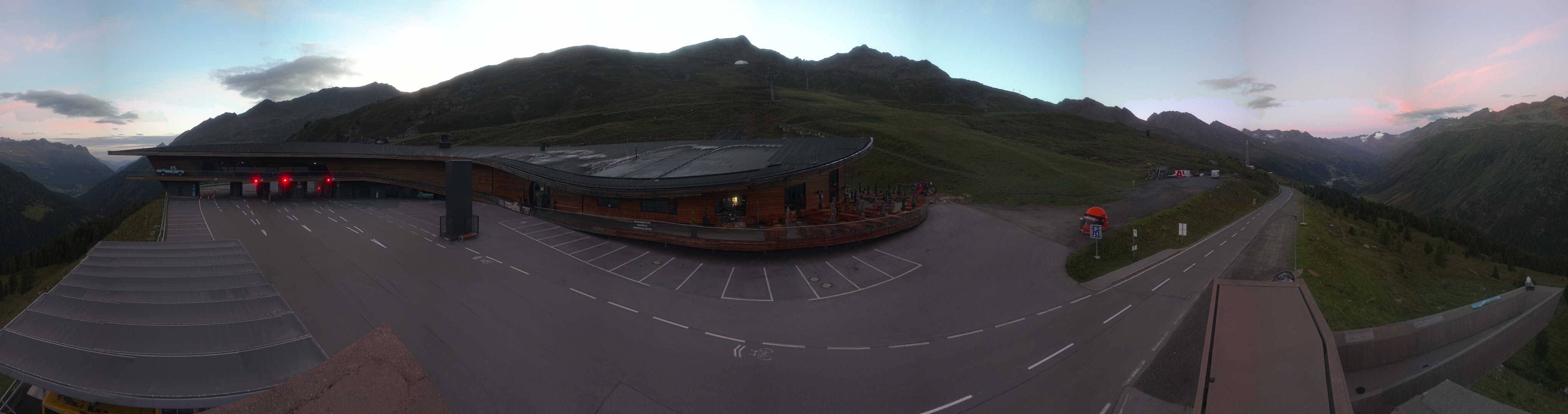 Archiv Foto Webcam Timmelsjoch: Mautstation Top Mountain Crosspoint