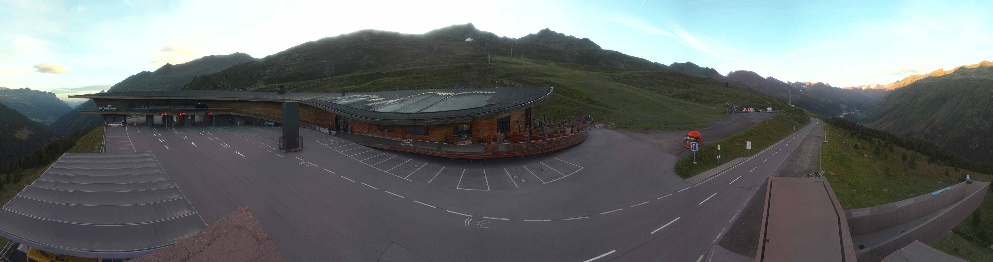 Archiv Foto Webcam Timmelsjoch: Mautstation Top Mountain Crosspoint