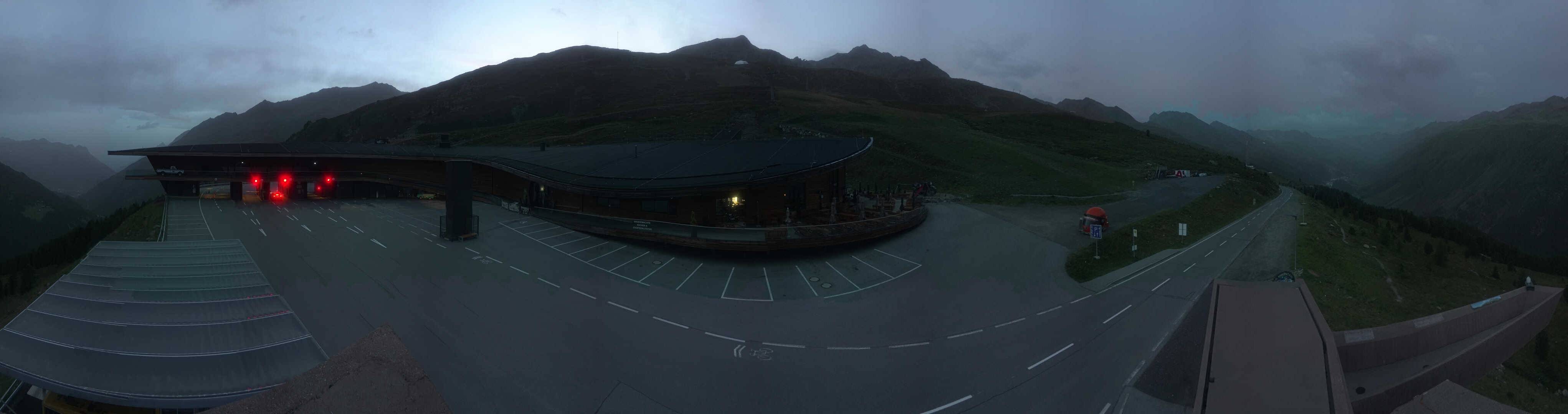 Archiv Foto Webcam Timmelsjoch: Mautstation Top Mountain Crosspoint