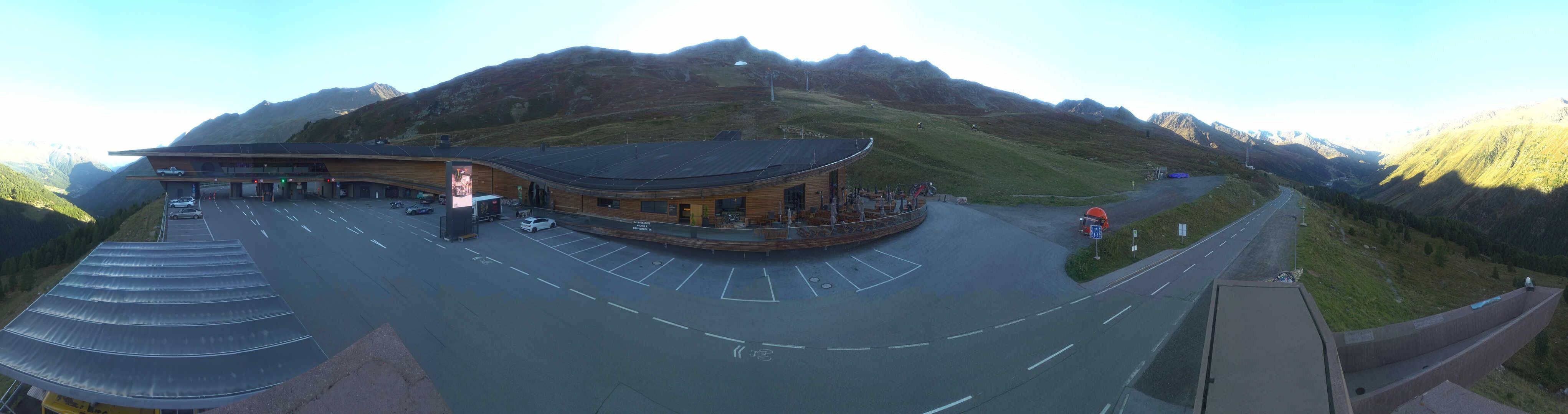 Archiv Foto Webcam Timmelsjoch: Mautstation Top Mountain Crosspoint