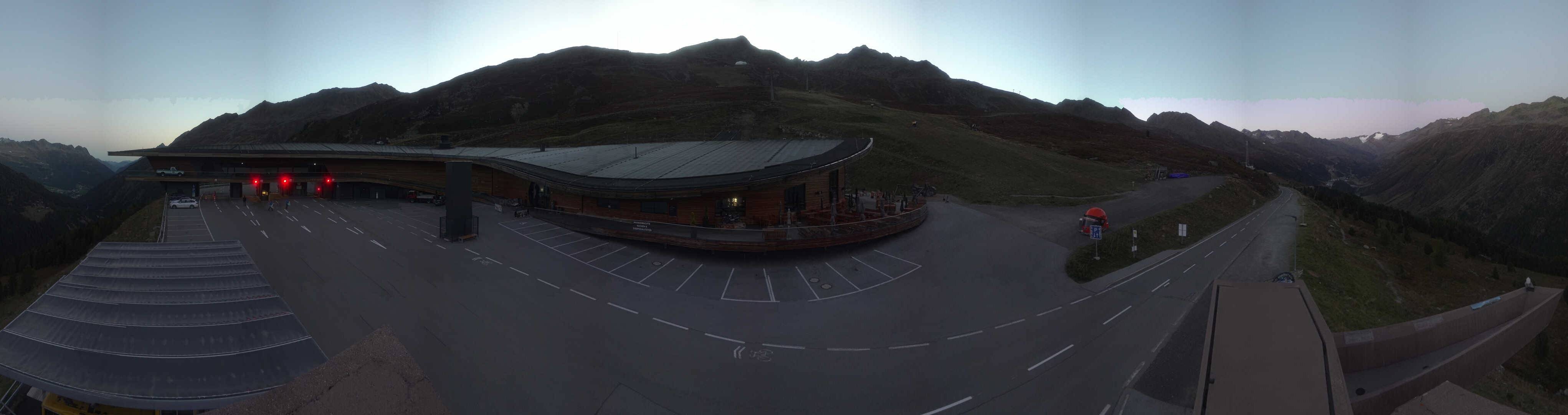 Archiv Foto Webcam Timmelsjoch: Mautstation Top Mountain Crosspoint