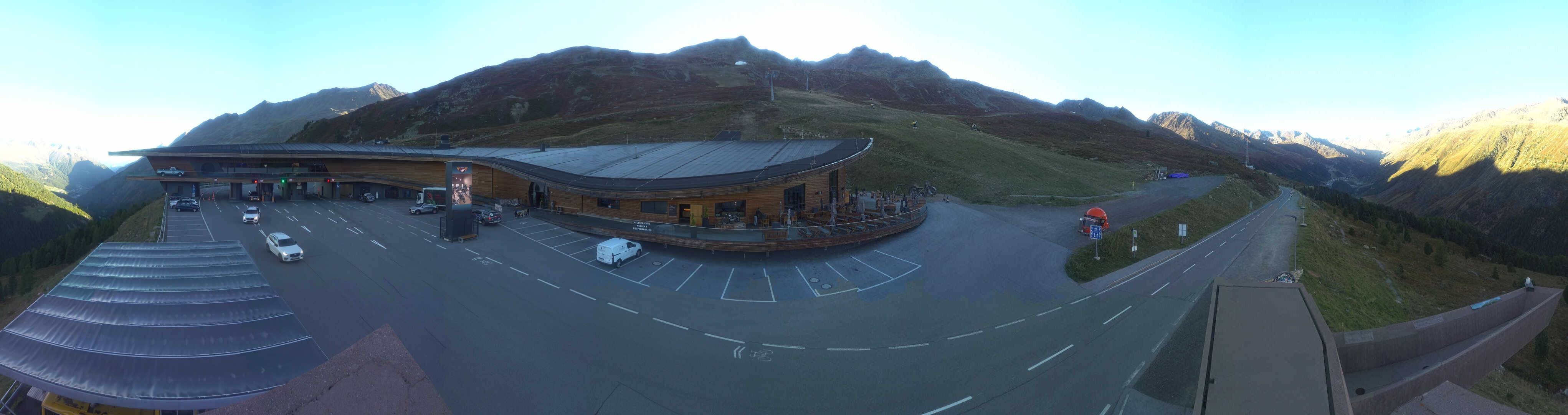 Archiv Foto Webcam Timmelsjoch: Mautstation Top Mountain Crosspoint