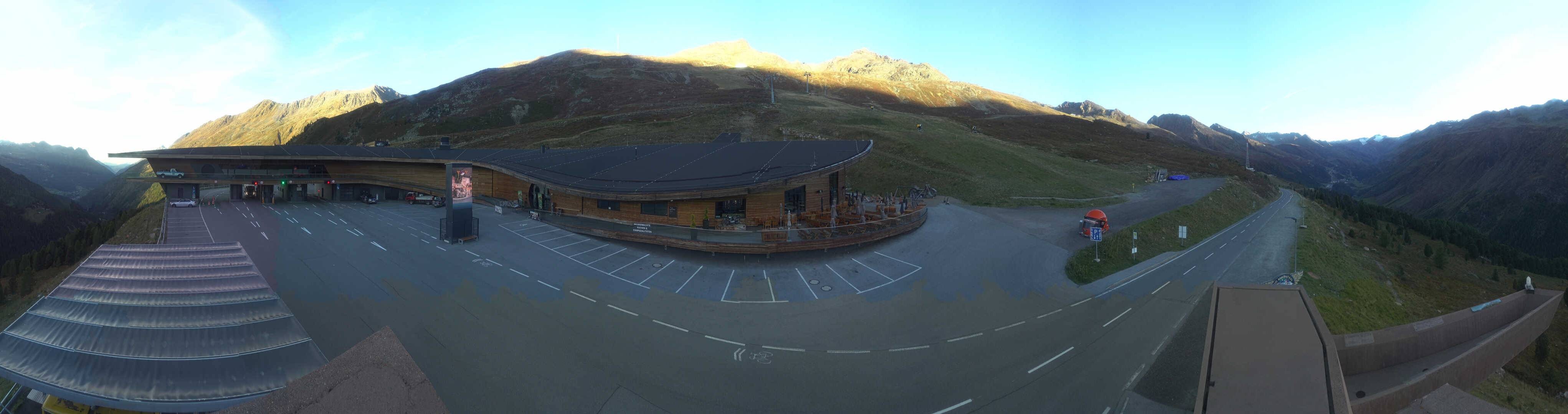 Archiv Foto Webcam Timmelsjoch: Mautstation Top Mountain Crosspoint