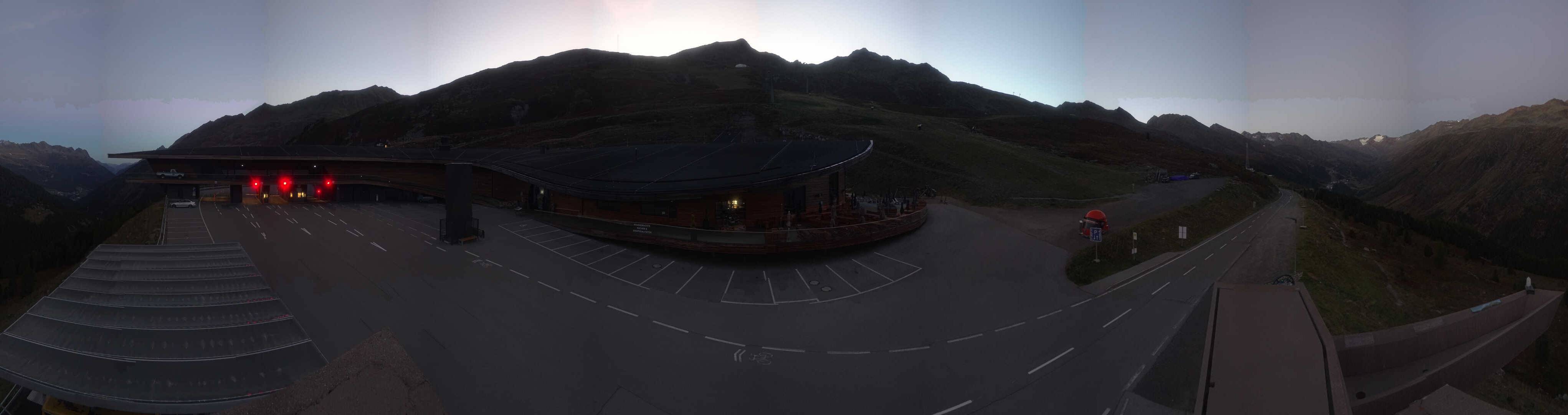 Archiv Foto Webcam Timmelsjoch: Mautstation Top Mountain Crosspoint