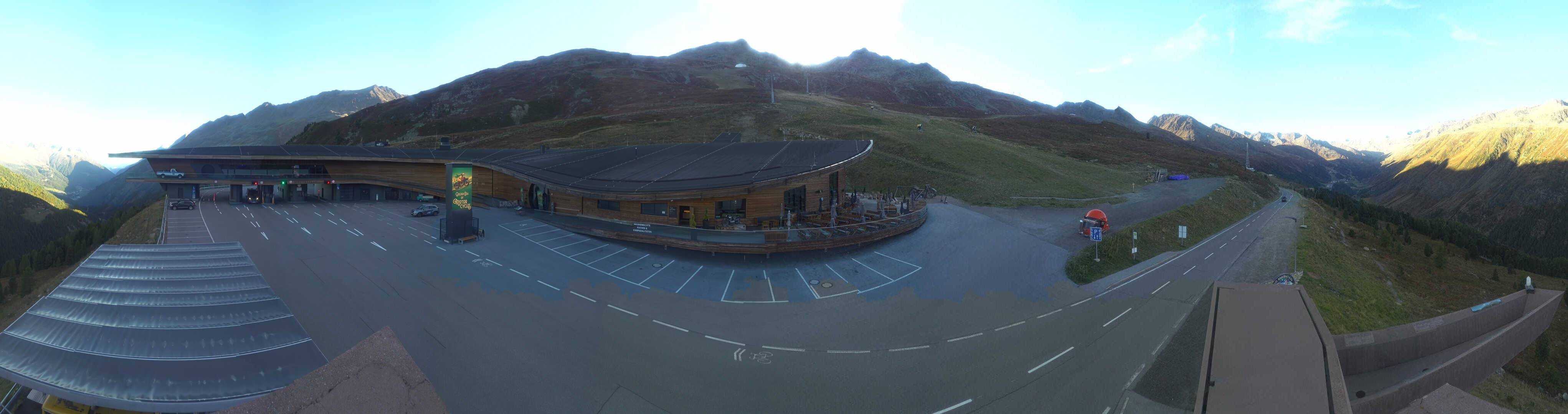Archiv Foto Webcam Timmelsjoch: Mautstation Top Mountain Crosspoint