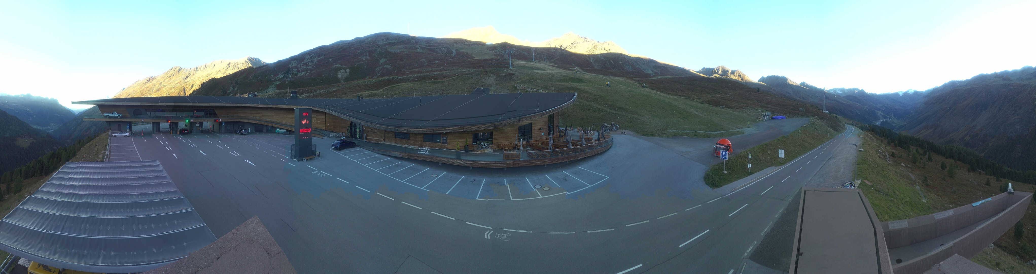Archiv Foto Webcam Timmelsjoch: Mautstation Top Mountain Crosspoint