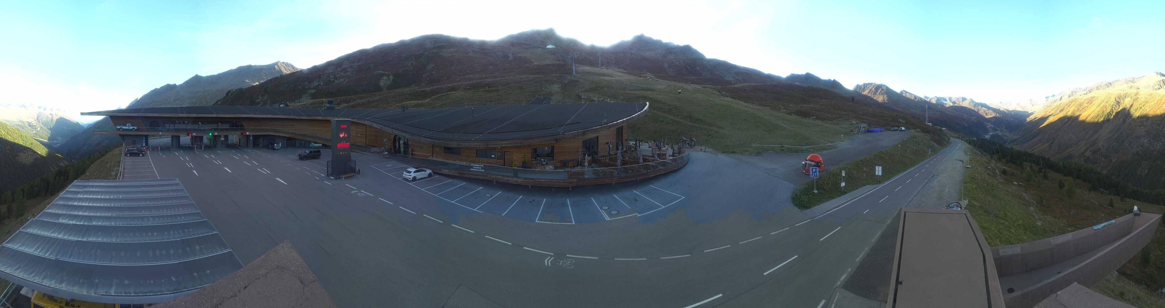 Archiv Foto Webcam Timmelsjoch: Mautstation Top Mountain Crosspoint