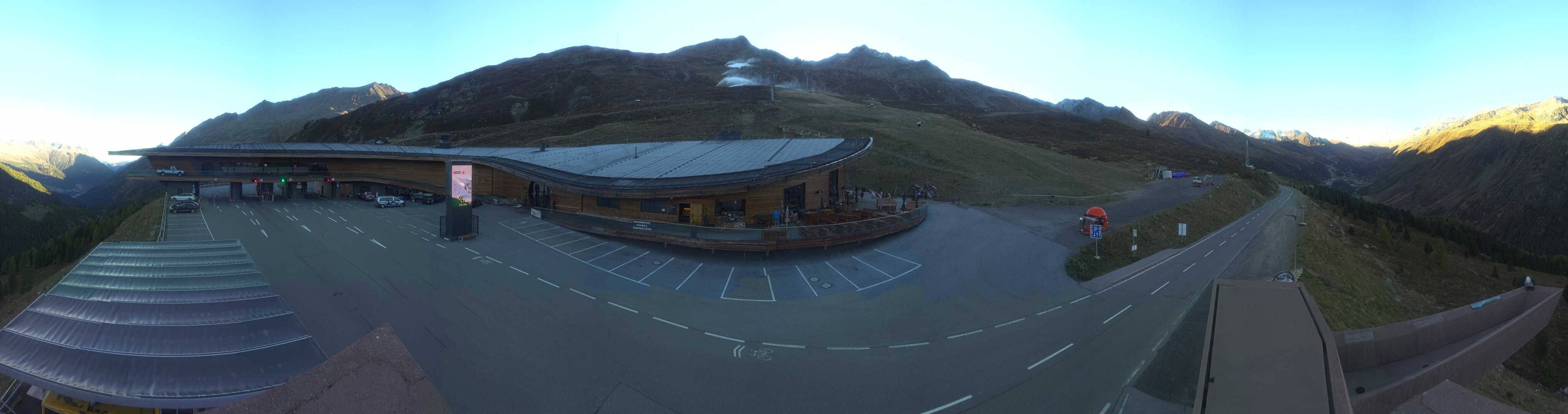 Archiv Foto Webcam Timmelsjoch: Mautstation Top Mountain Crosspoint