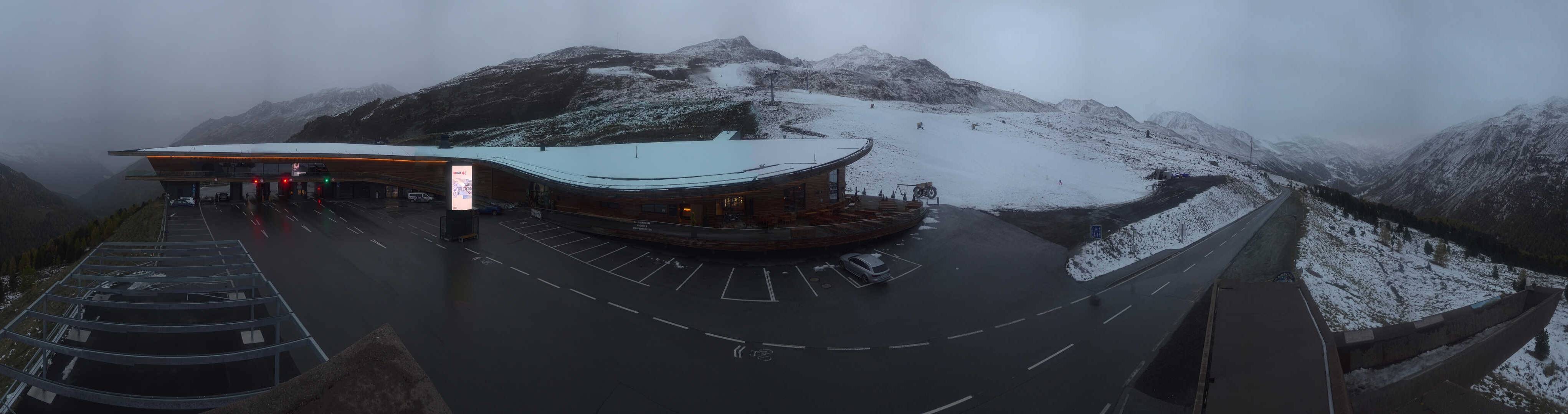 Archiv Foto Webcam Timmelsjoch: Mautstation Top Mountain Crosspoint