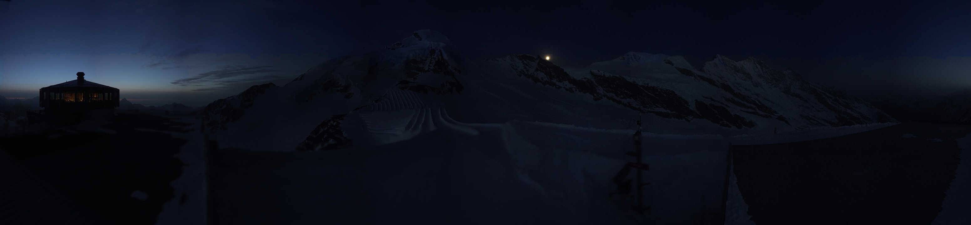 Archived image Webcam View Mountain Restaurant Mittelallalin