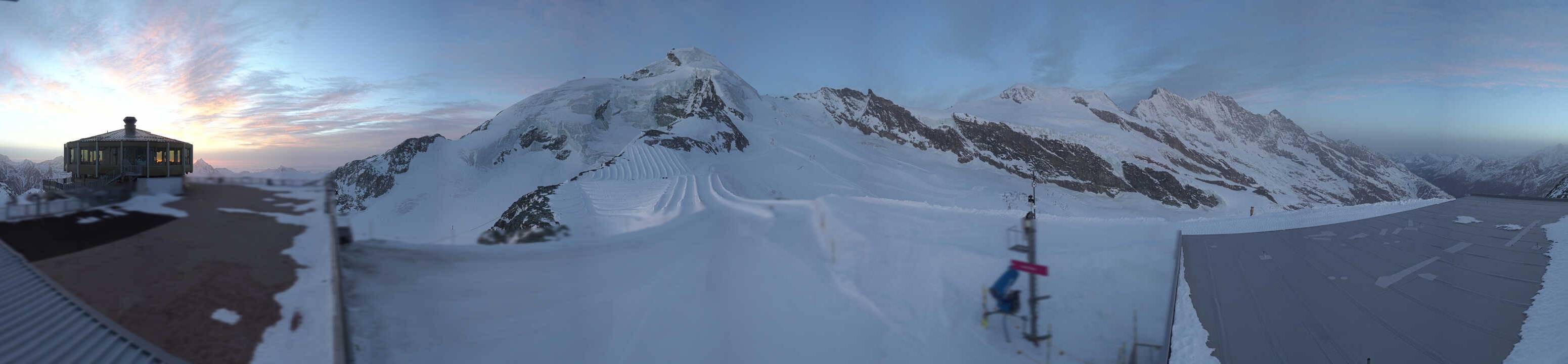 Archived image Webcam View Mountain Restaurant Mittelallalin