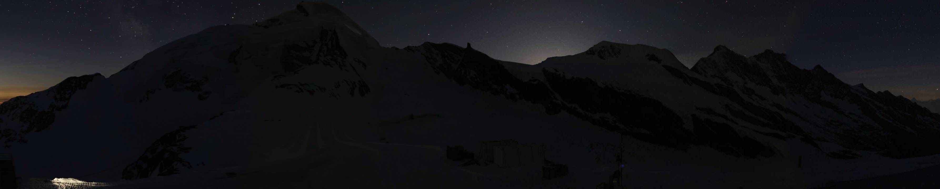 Archived image Webcam View Mountain Restaurant Mittelallalin
