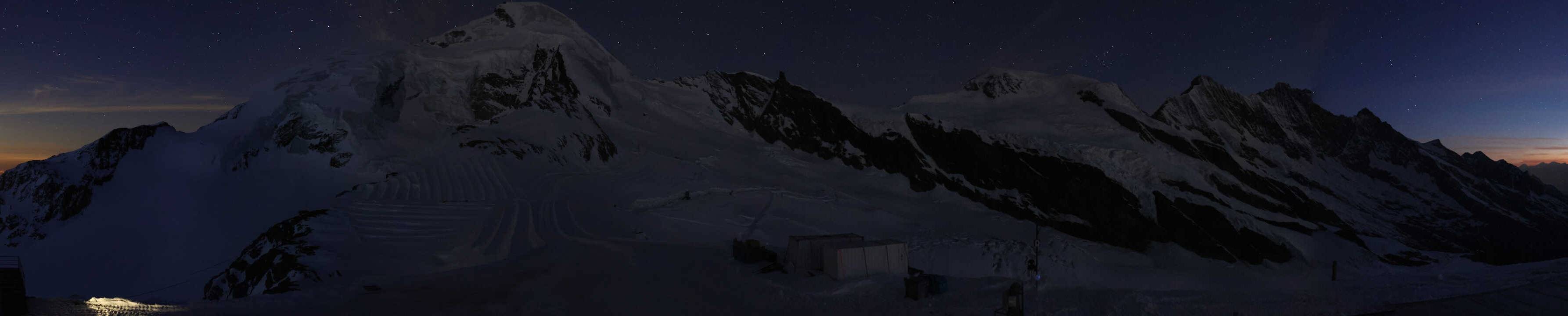 Archived image Webcam View Mountain Restaurant Mittelallalin