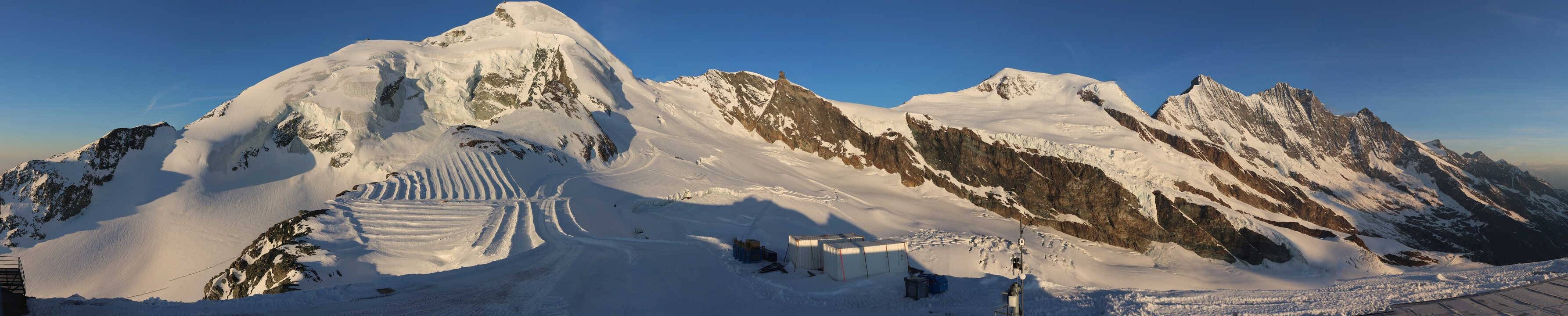 Archived image Webcam View Mountain Restaurant Mittelallalin