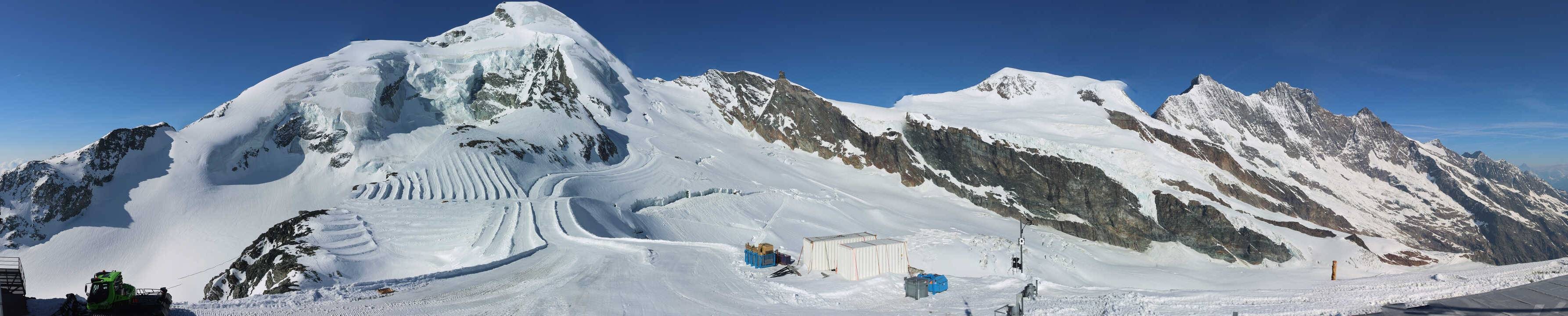 Archived image Webcam View Mountain Restaurant Mittelallalin