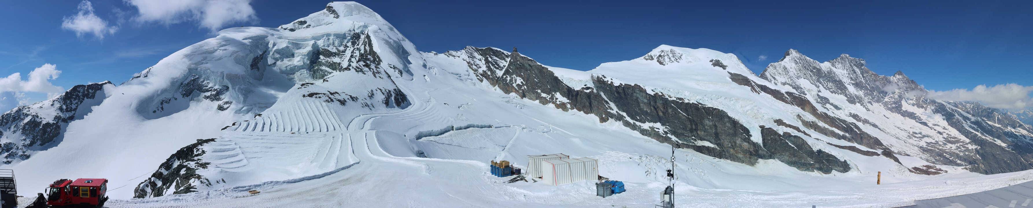 Archived image Webcam View Mountain Restaurant Mittelallalin