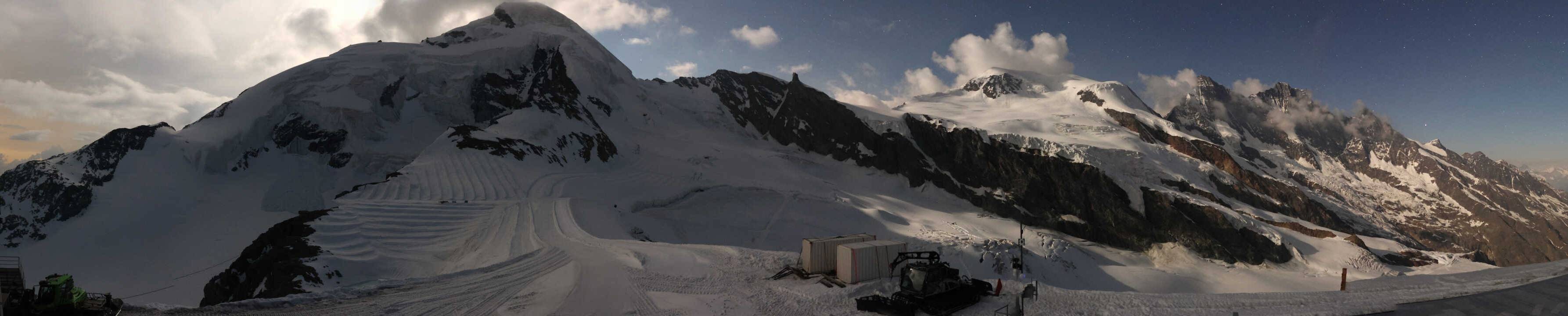 Archived image Webcam View Mountain Restaurant Mittelallalin