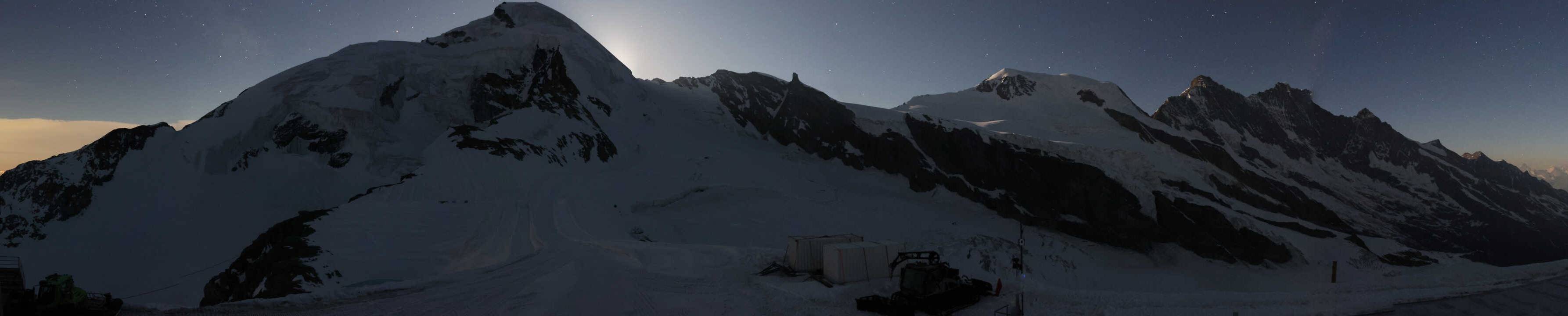 Archived image Webcam View Mountain Restaurant Mittelallalin