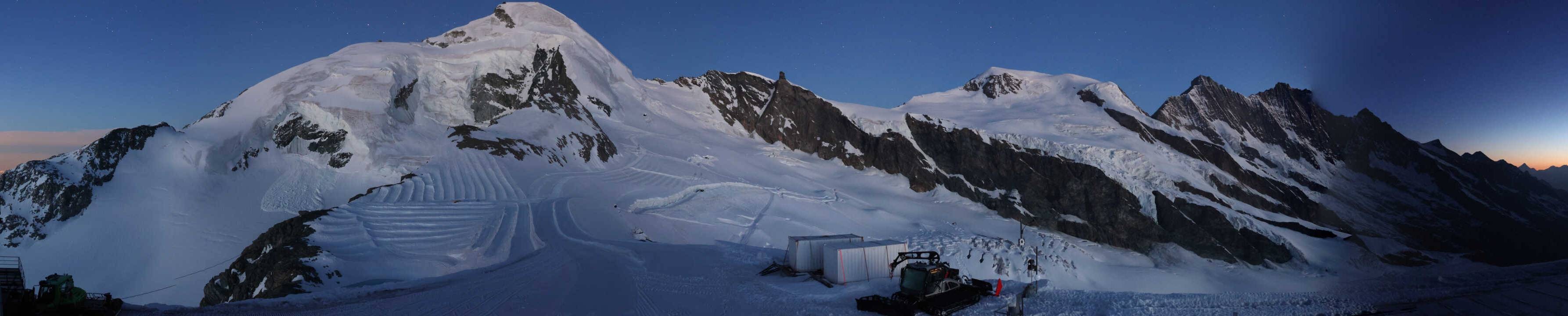 Archived image Webcam View Mountain Restaurant Mittelallalin
