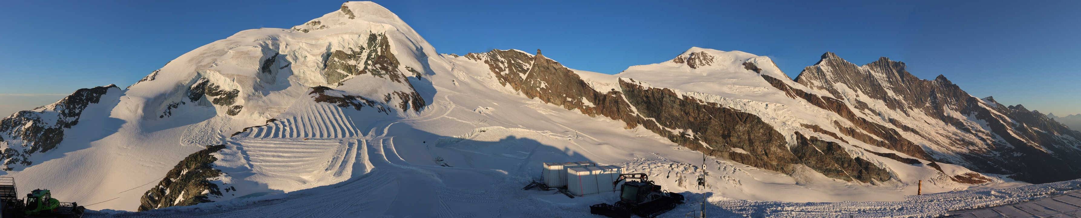 Archived image Webcam View Mountain Restaurant Mittelallalin