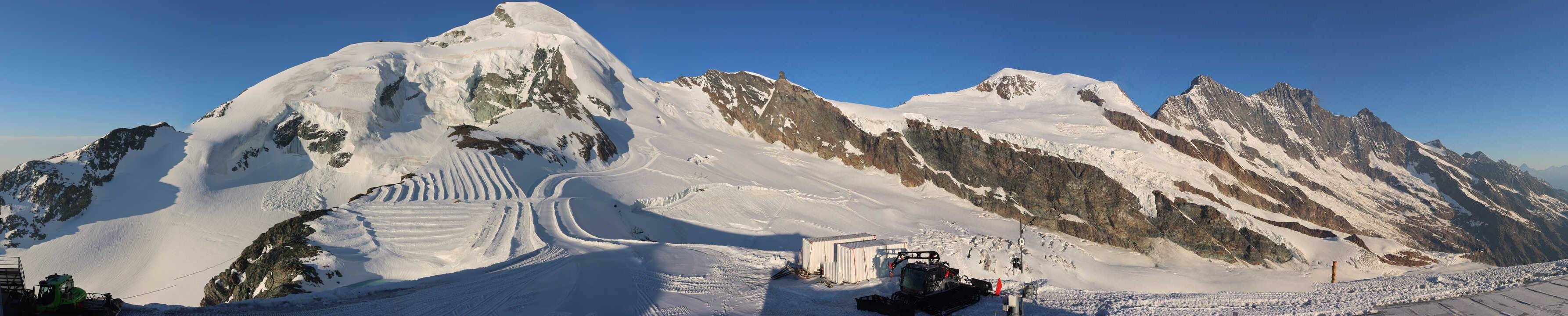 Archived image Webcam View Mountain Restaurant Mittelallalin