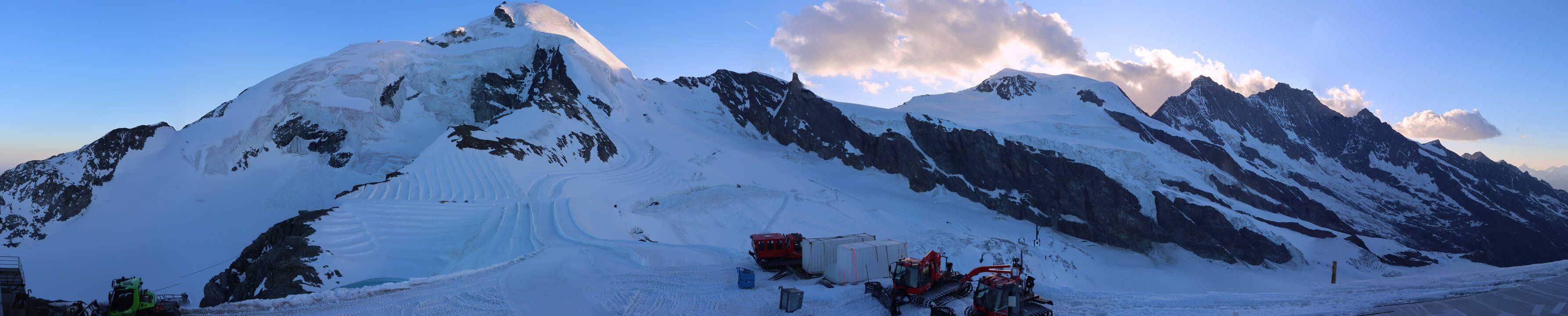 Archived image Webcam View Mountain Restaurant Mittelallalin