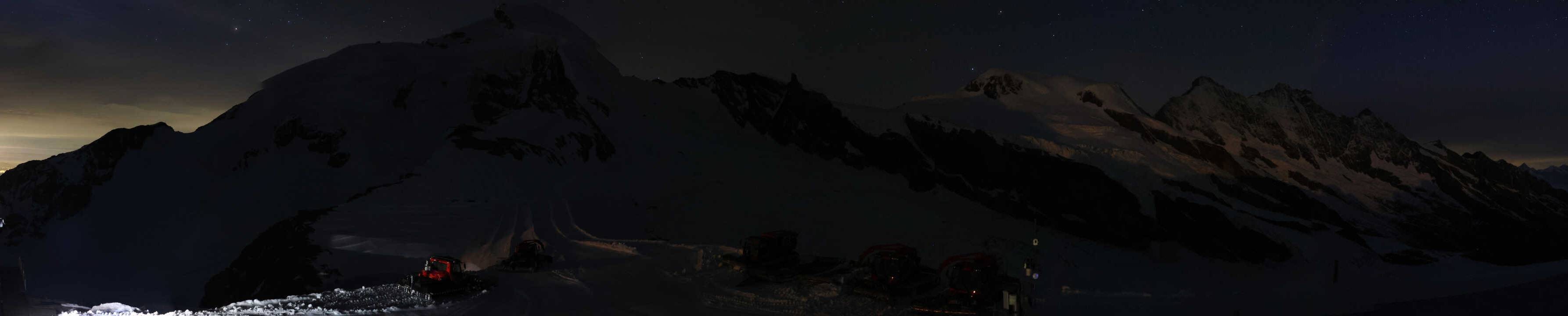 Archived image Webcam View Mountain Restaurant Mittelallalin