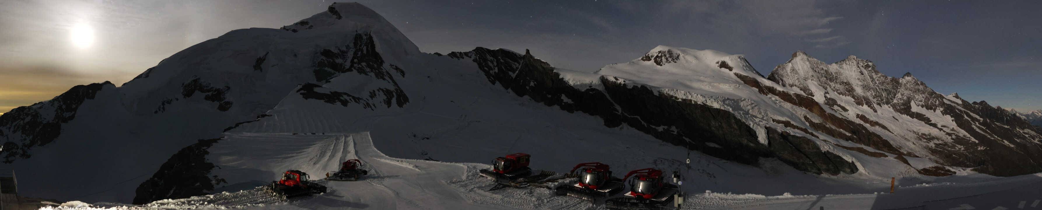 Archived image Webcam View Mountain Restaurant Mittelallalin