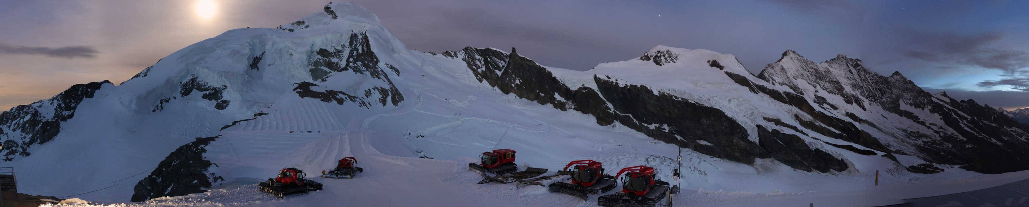 Archived image Webcam View Mountain Restaurant Mittelallalin