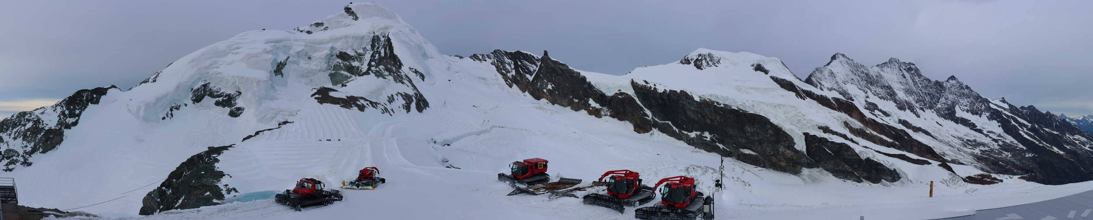 Archived image Webcam View Mountain Restaurant Mittelallalin
