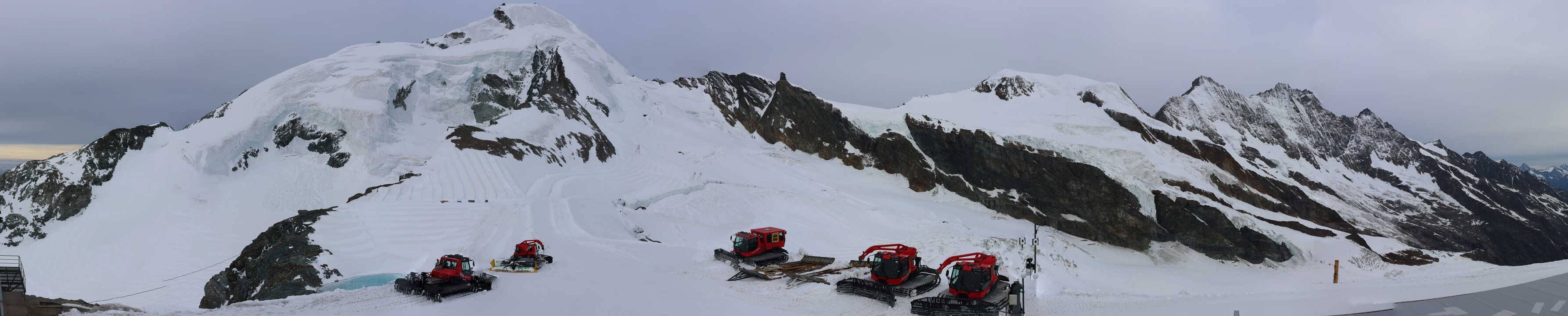 Archived image Webcam View Mountain Restaurant Mittelallalin