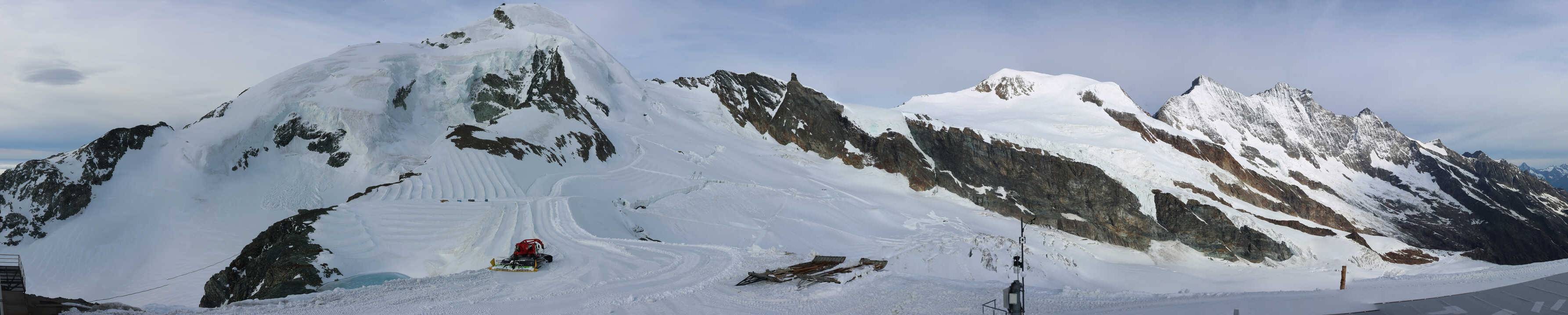 Archived image Webcam View Mountain Restaurant Mittelallalin
