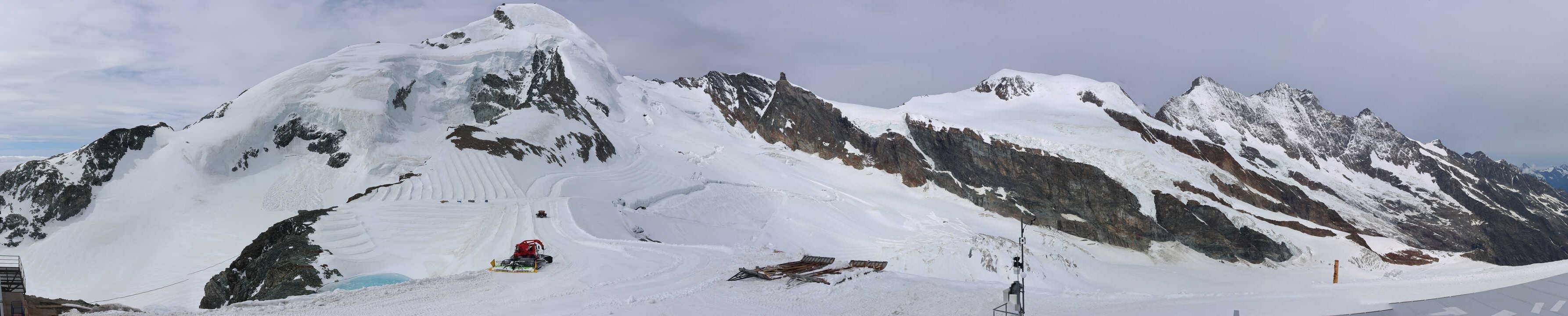 Archived image Webcam View Mountain Restaurant Mittelallalin