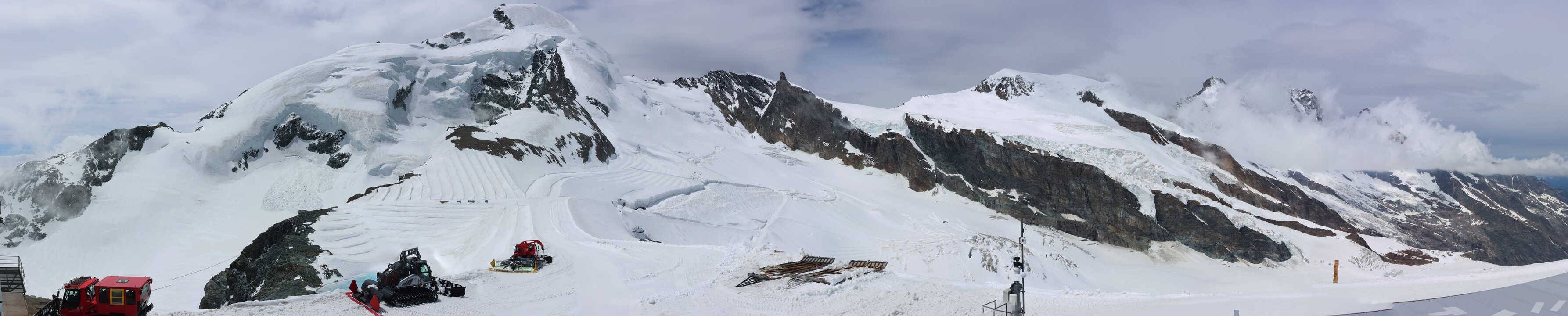 Archived image Webcam View Mountain Restaurant Mittelallalin