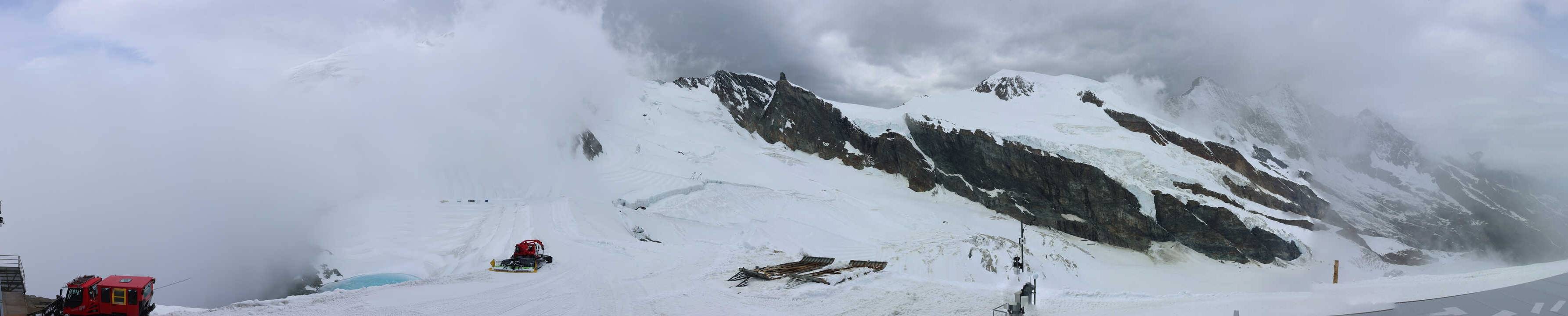 Archived image Webcam View Mountain Restaurant Mittelallalin