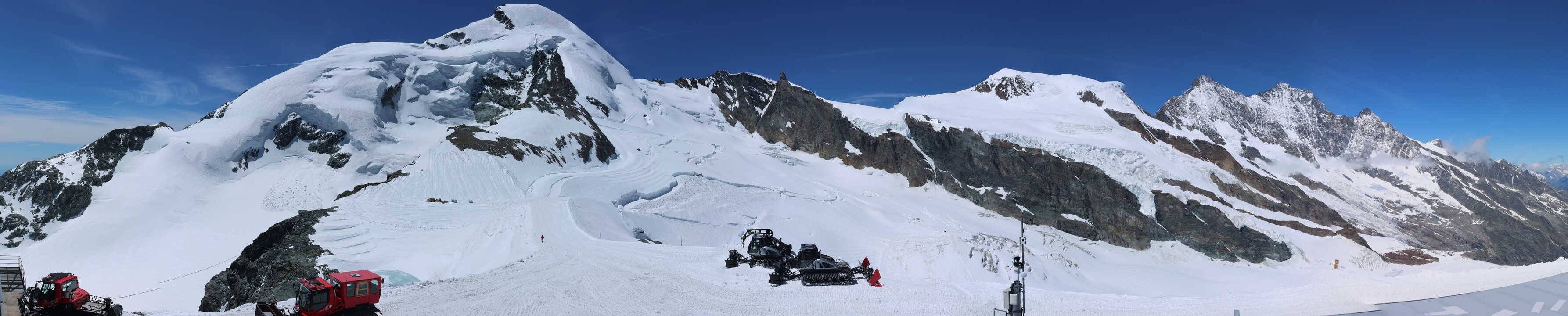 Archived image Webcam View Mountain Restaurant Mittelallalin