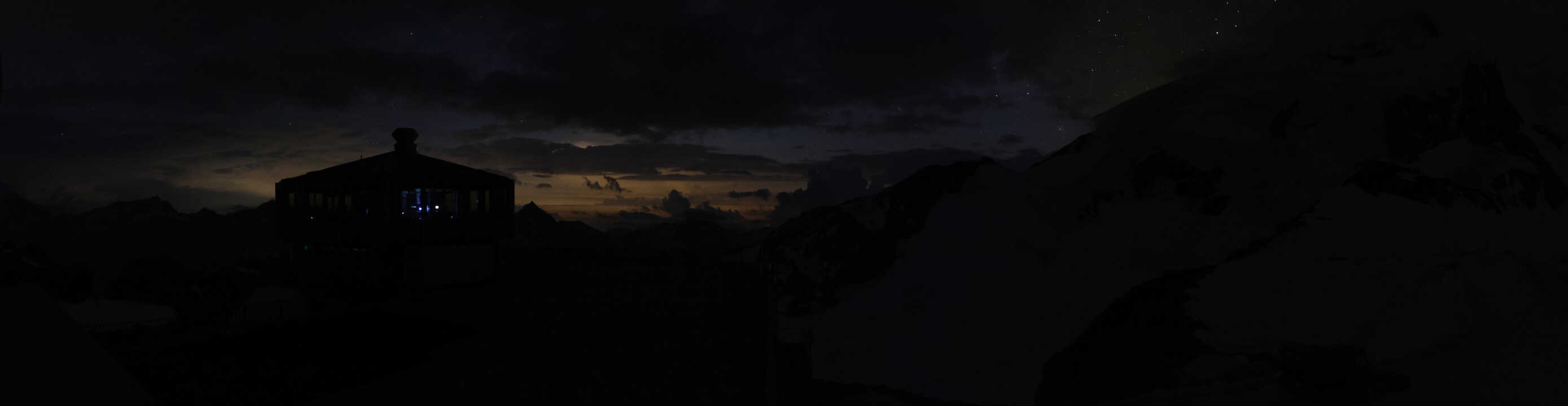 Archived image Webcam View Mountain Restaurant Mittelallalin