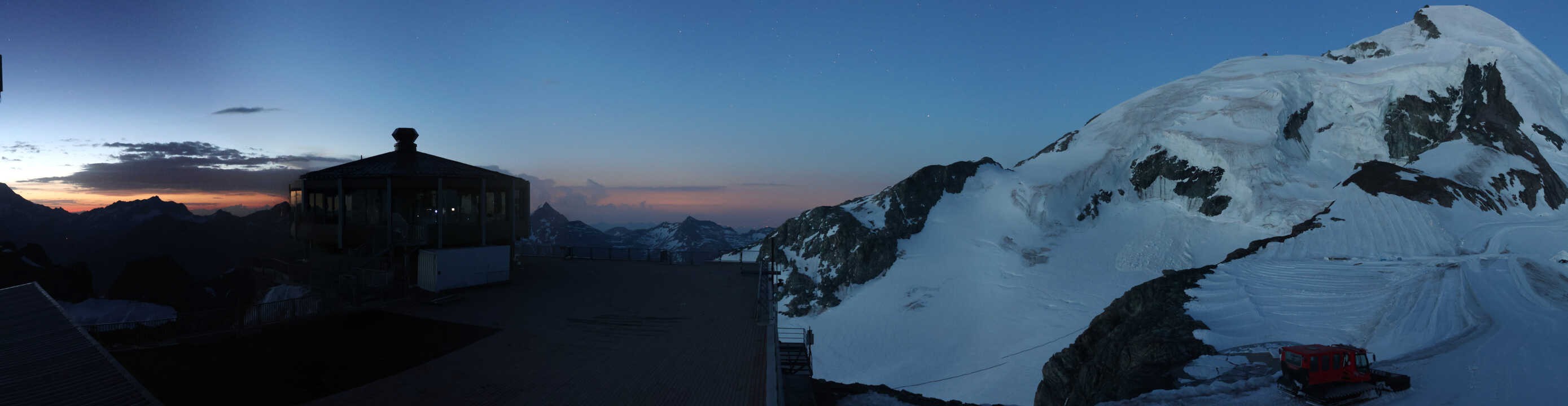 Archived image Webcam View Mountain Restaurant Mittelallalin