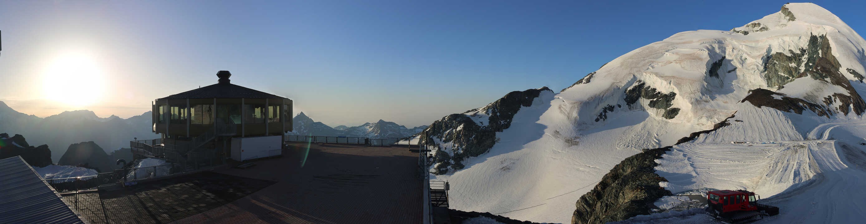 Archived image Webcam View Mountain Restaurant Mittelallalin