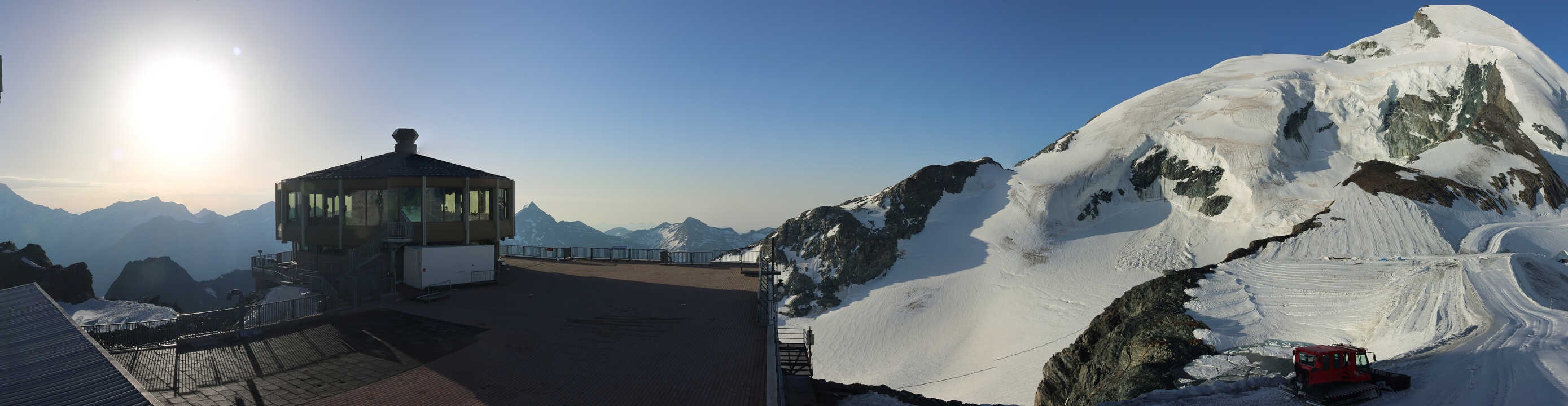 Archived image Webcam View Mountain Restaurant Mittelallalin