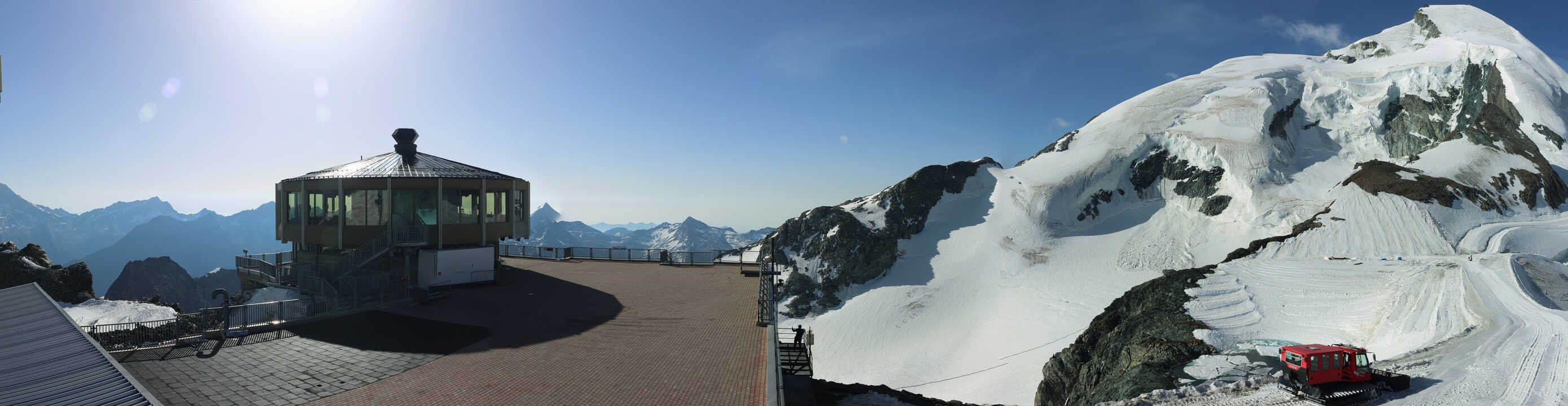 Archived image Webcam View Mountain Restaurant Mittelallalin