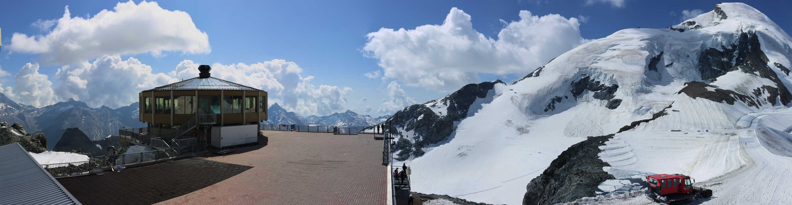 Archived image Webcam View Mountain Restaurant Mittelallalin