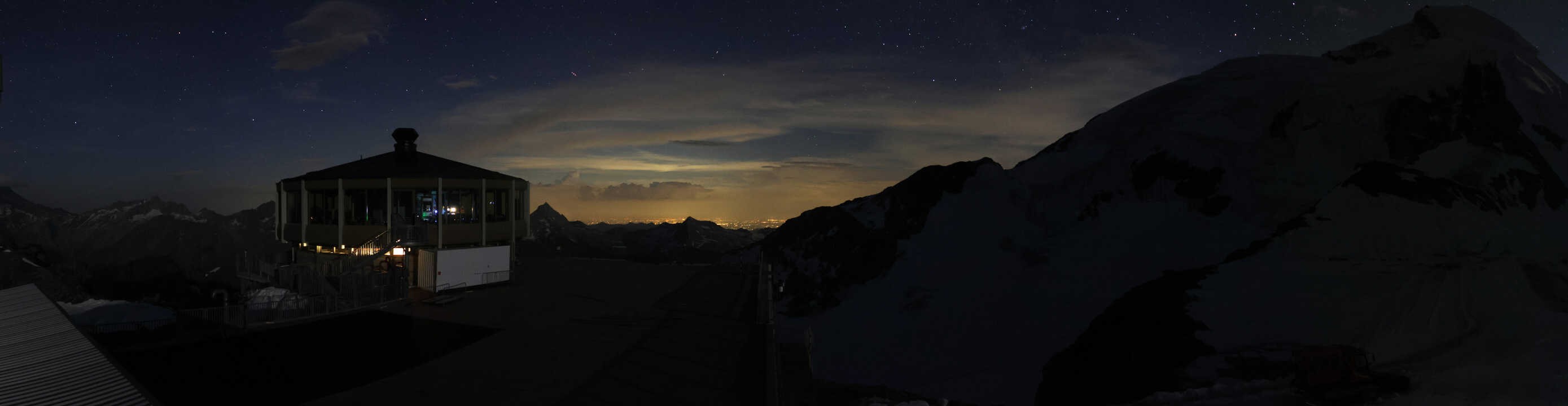 Archived image Webcam View Mountain Restaurant Mittelallalin