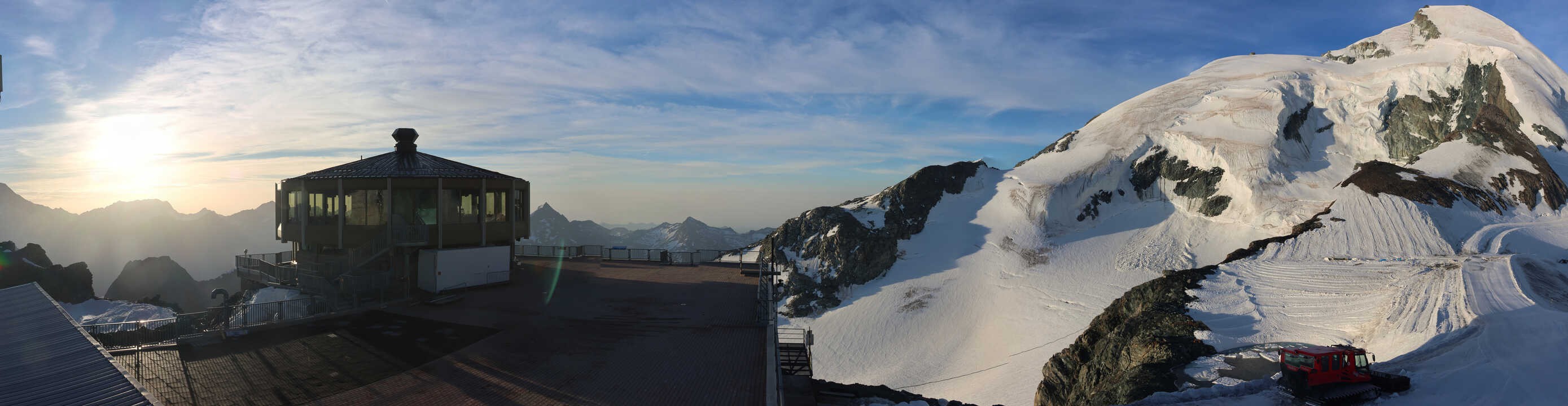 Archived image Webcam View Mountain Restaurant Mittelallalin
