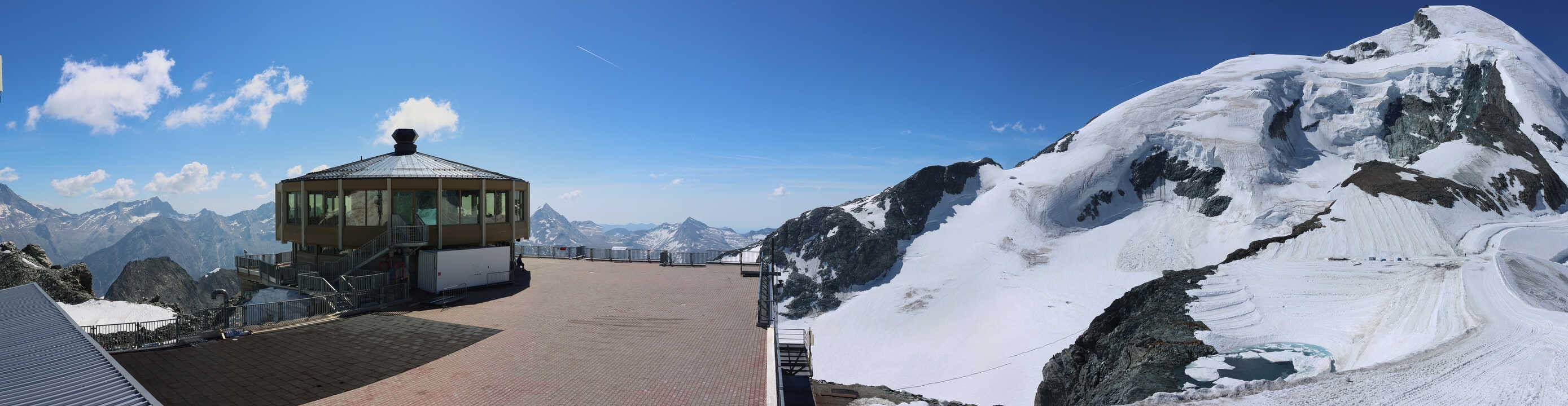 Archived image Webcam View Mountain Restaurant Mittelallalin