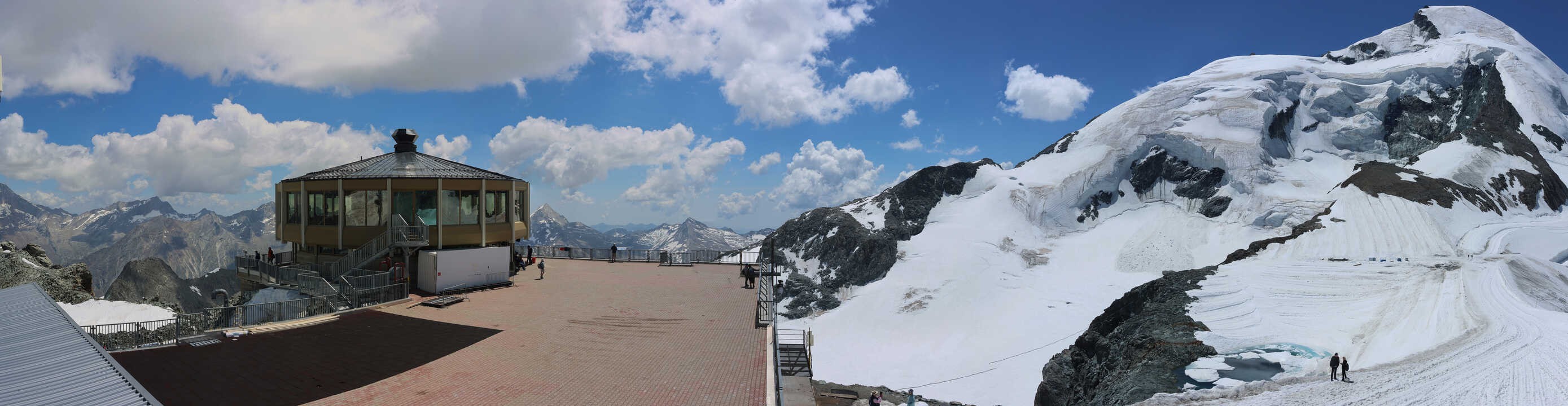 Archived image Webcam View Mountain Restaurant Mittelallalin