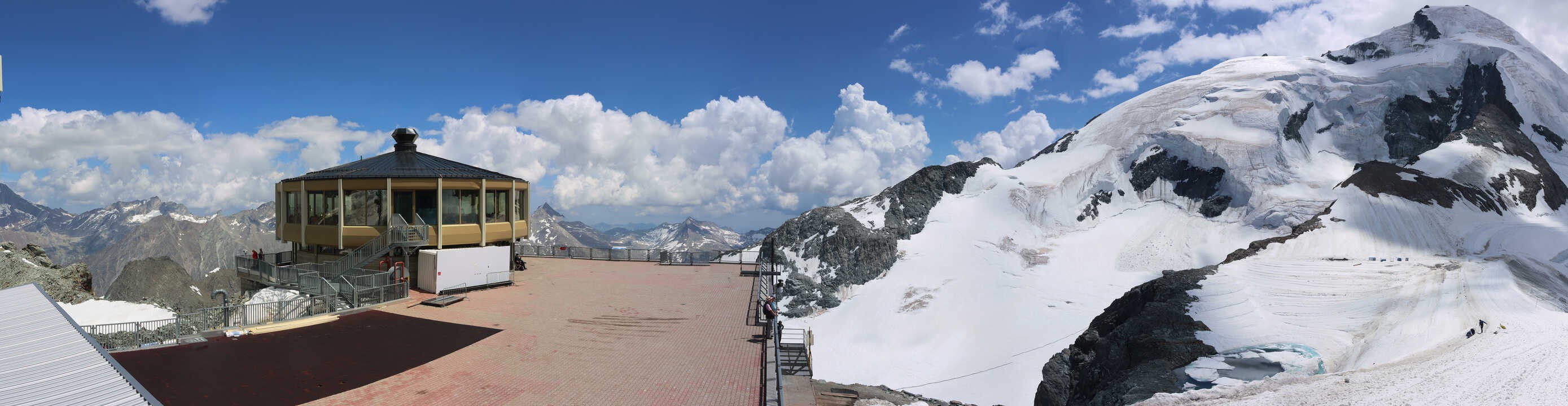 Archived image Webcam View Mountain Restaurant Mittelallalin