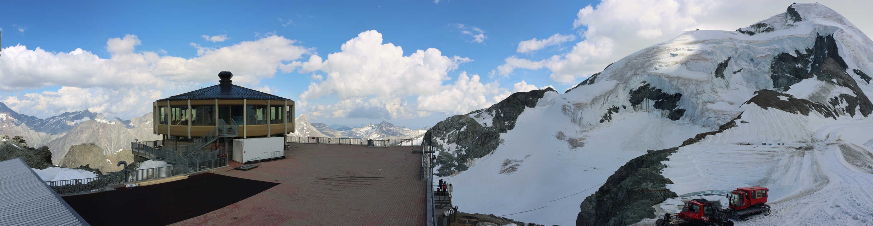 Archived image Webcam View Mountain Restaurant Mittelallalin