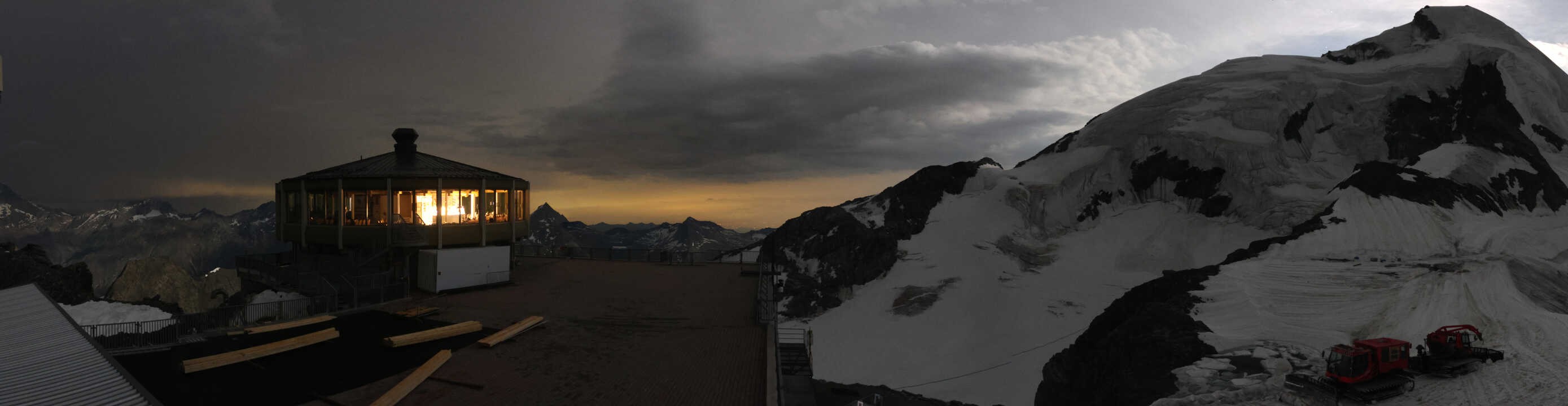 Archiv Foto Webcam Mountain Restaurant Mittelallalin