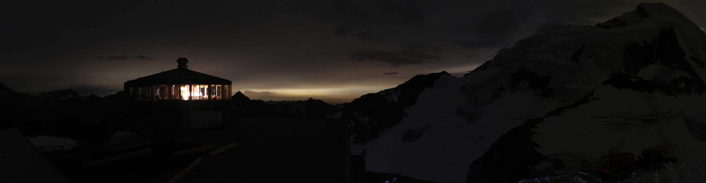 Archiv Foto Webcam Mountain Restaurant Mittelallalin